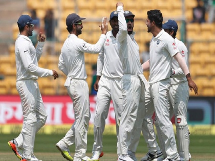 India Vs Sri Lanka: Hardik Pandya Has A Chance Of Playing says virat kohali | वर्चस्व राखण्यास भारत उत्सुक, श्रीलंकेविरुद्ध पहिली लढत आजपासून